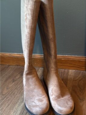 Women's Tall Chelsea Boots in Taupe Brown
